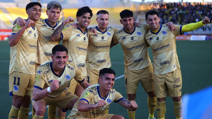 Así festejó Everton ante Limache. Un triunfo contundente más para los Ruleteros.