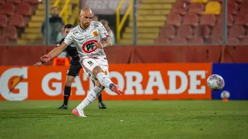 Junior Arias fue la figura del triunfo Piducano y ejecutó el penal a la perfección.