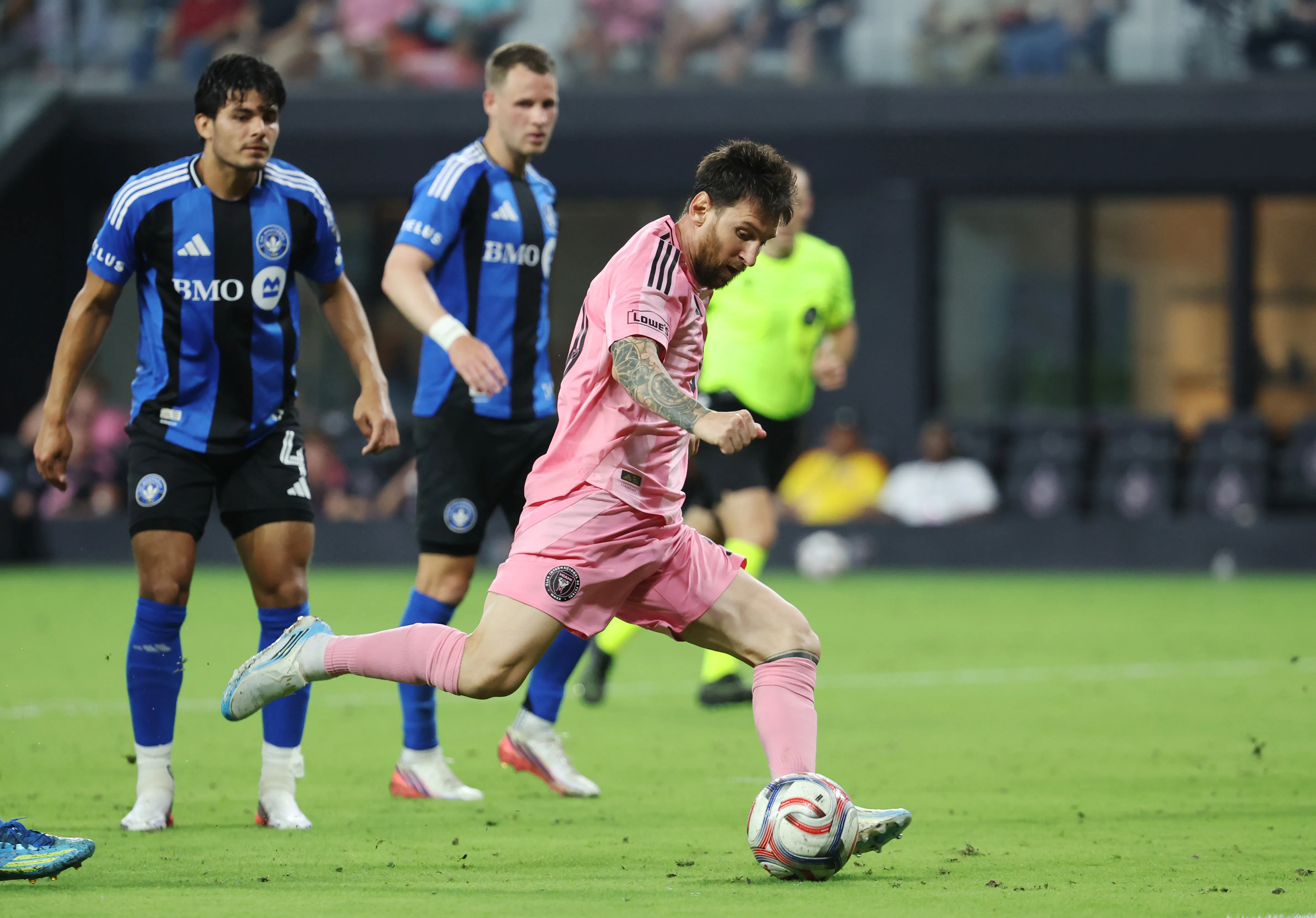 Lionel Messi anotó un golazo espectacular ante el CF Montréal. (Leonardo Fernandez/Getty Images).