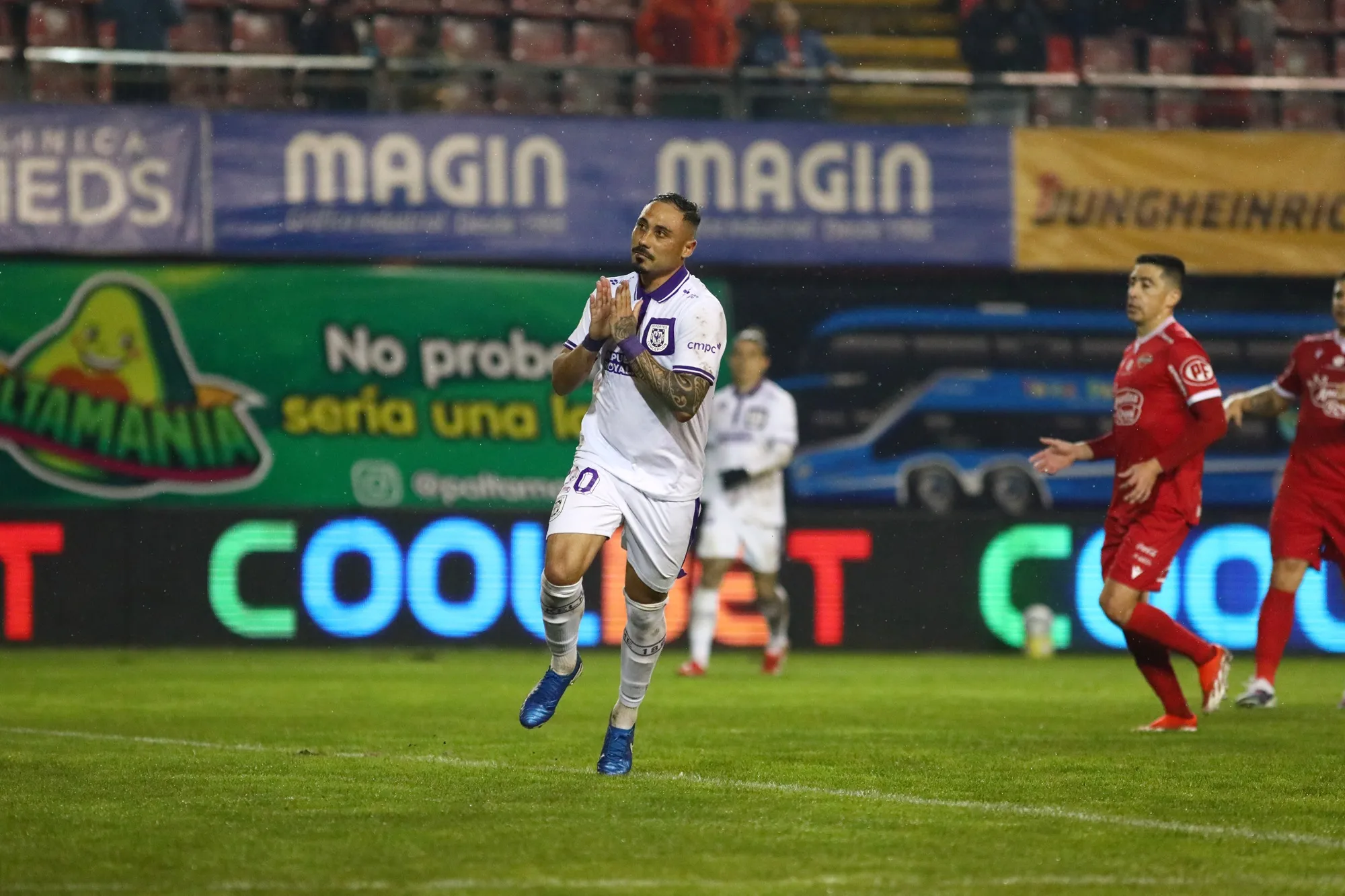 Jorge Henríquez ofreció disculpas tras anotar por su pasado en los Diablos Rojos. (Mauricio Ulloa Ganz/Photosport).