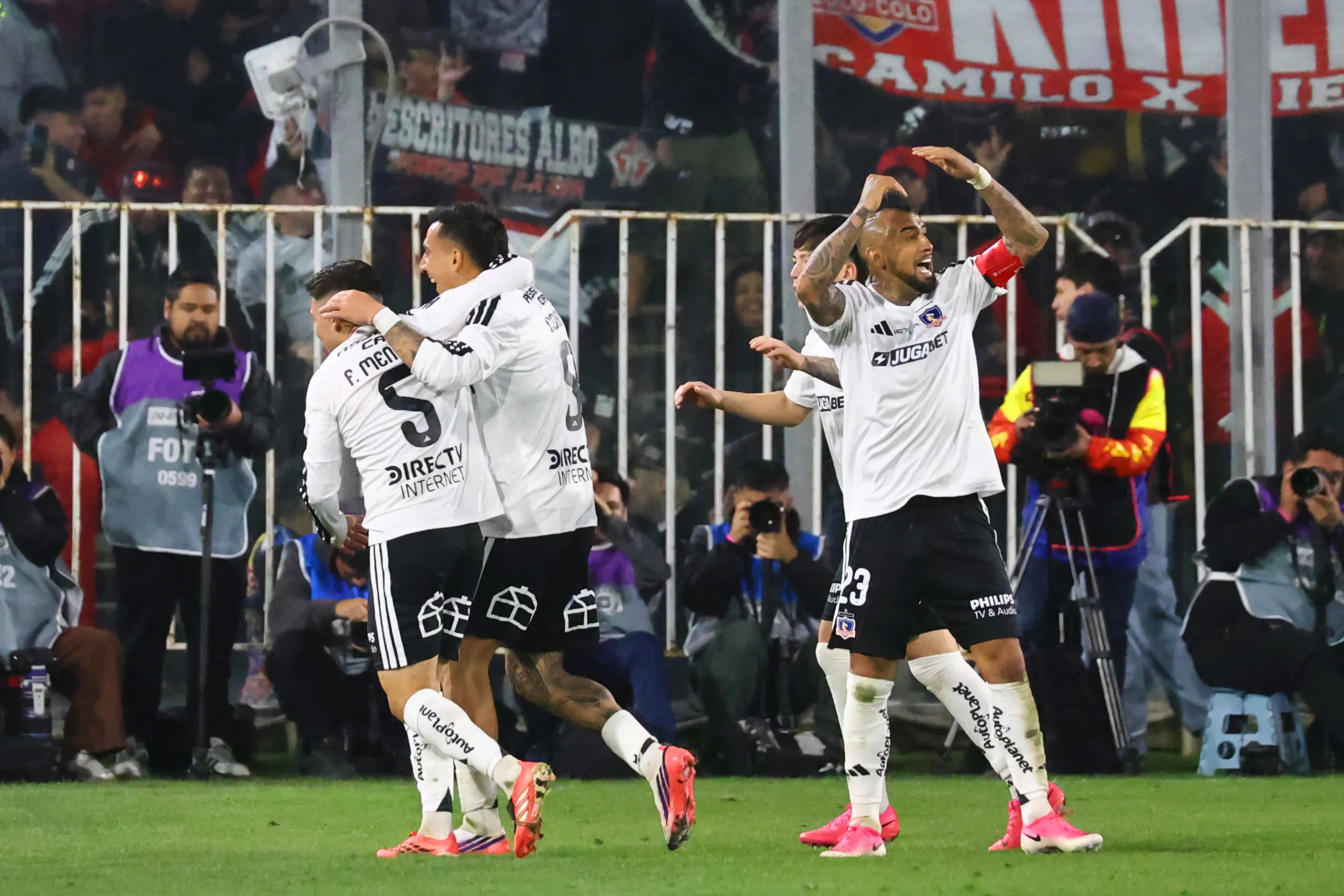 Colo Colo ya estiró a 16 los puntos de ventaja en lo más alto de la Liga de Primera 2026. | Foto: Photosport.
