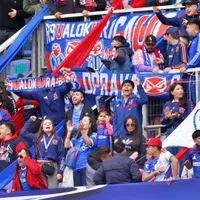 Hincha de la U burla seguridad en Collao y encara a la dirigencia