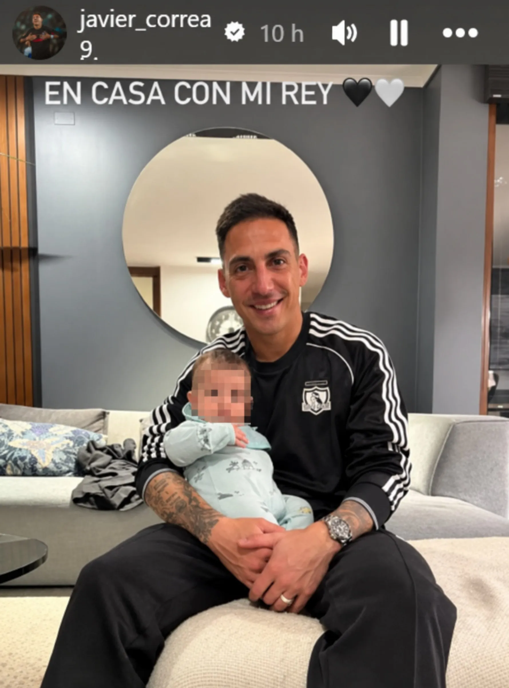 Correa junto a su pequeño hijo