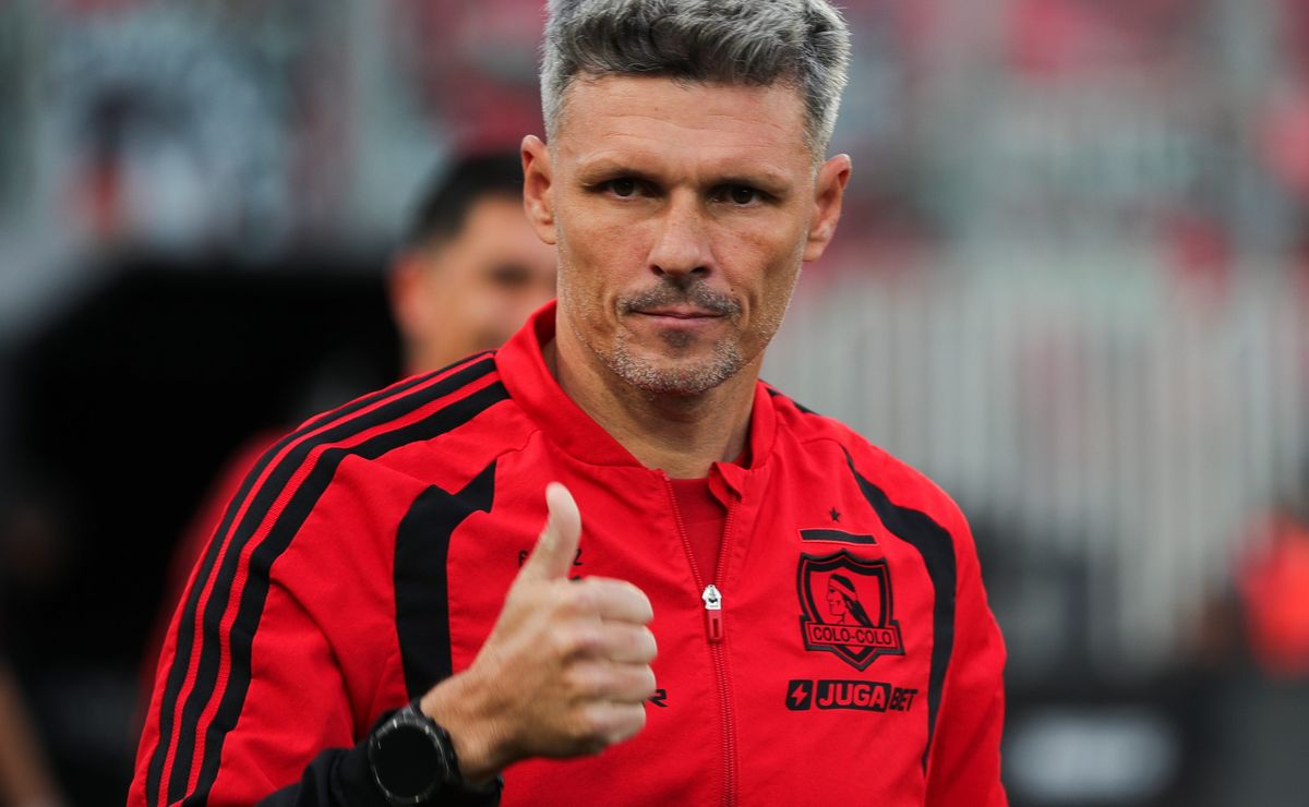 Lo aplauden de pie: Fernando Ortiz se echa al bolsillo a los hinchas de Colo Colo