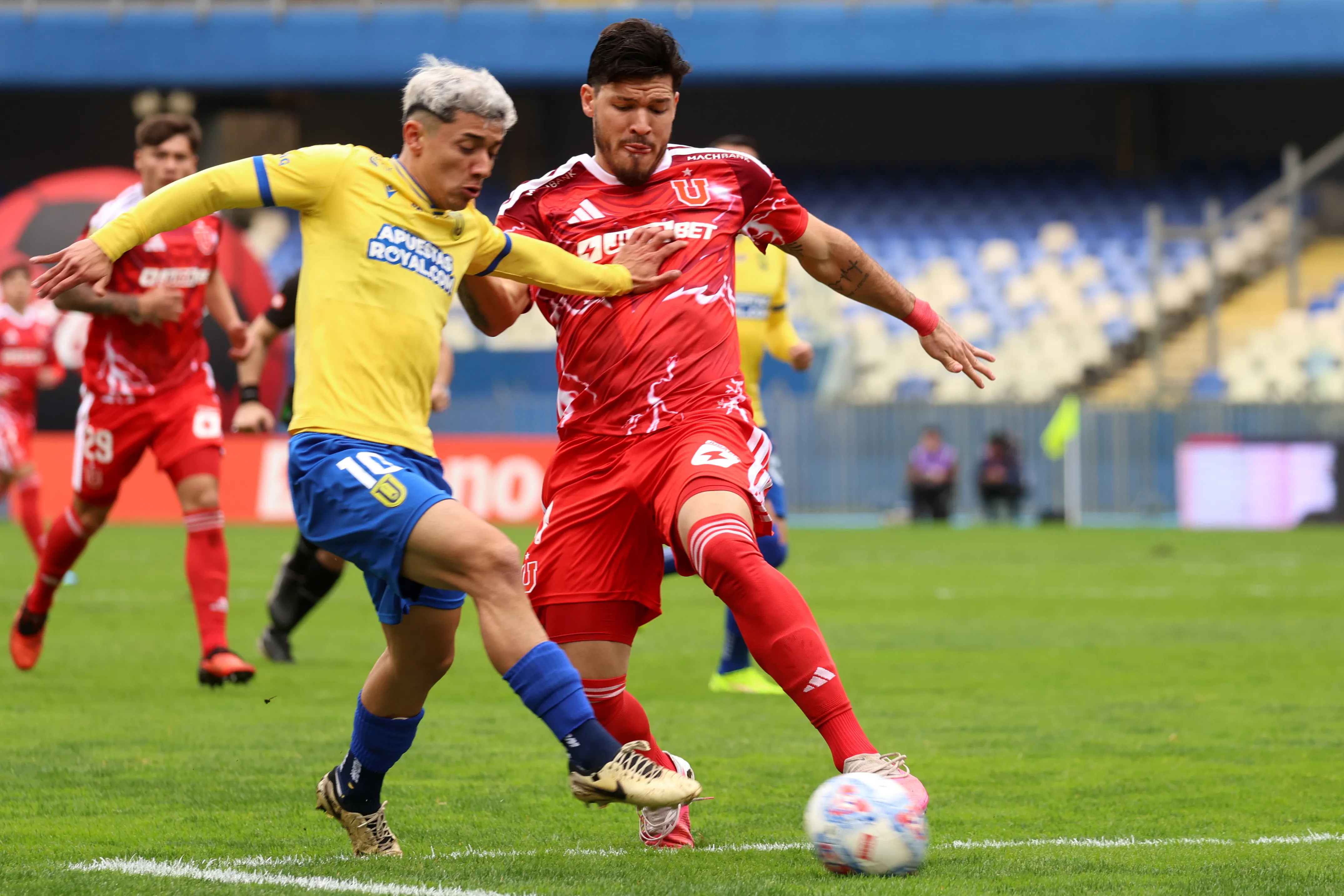La jugada del penal que marcó la derrota de U de Chile. Foto: Eduardo Fortes/Photosport
