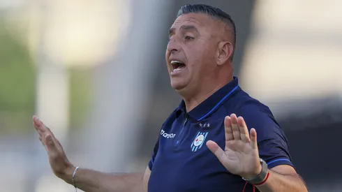 Futbol, Everton vs Huachipato. Fecha 3, Liga de Primera 2026. El entrenador de Huachipato Jaime Garcia es fotografiado durante el partido de primera division contra Everton disputado en el estadio Nicolas Chahuan de La Calera, Chile. 13/02/2026 Andres Pina/Photosport Football, Everton vs Huachipato. 3rd turn, 2026 First Division League. Huachipato’s manager Jaime Garcia is pictured during a first division match against Everton at the Nicolas Chahuan in La Calera, Chile. 13/02/2026