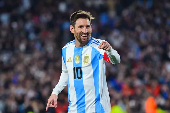 Messi se despide como campeón del mundo, máximo goleador de Argentina y con cinco títulos.