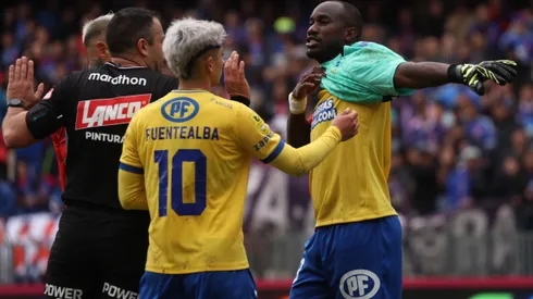 Waterman terminó en el arco en el partido ante la U.
