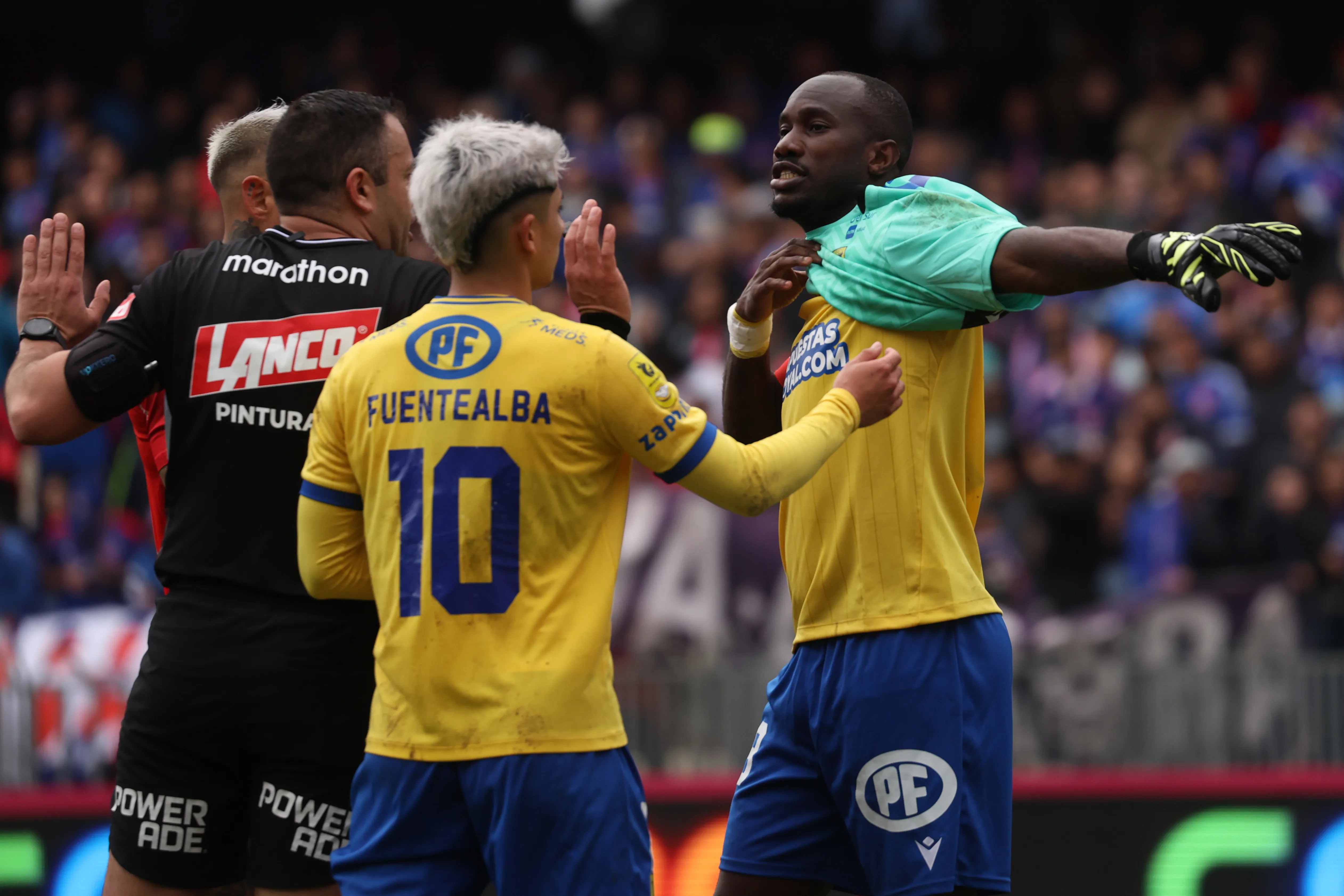 Cecilio Waterman asumió la custodia de la portería casi sin dudar. (Eduardo Fortes/Photosport).