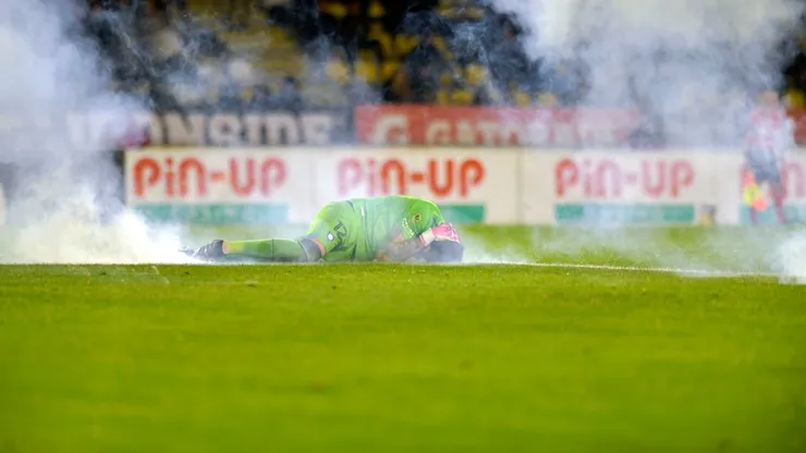 Christian Bravo, arquero de Huachipato, atacado por hinchas de Coquimbo.