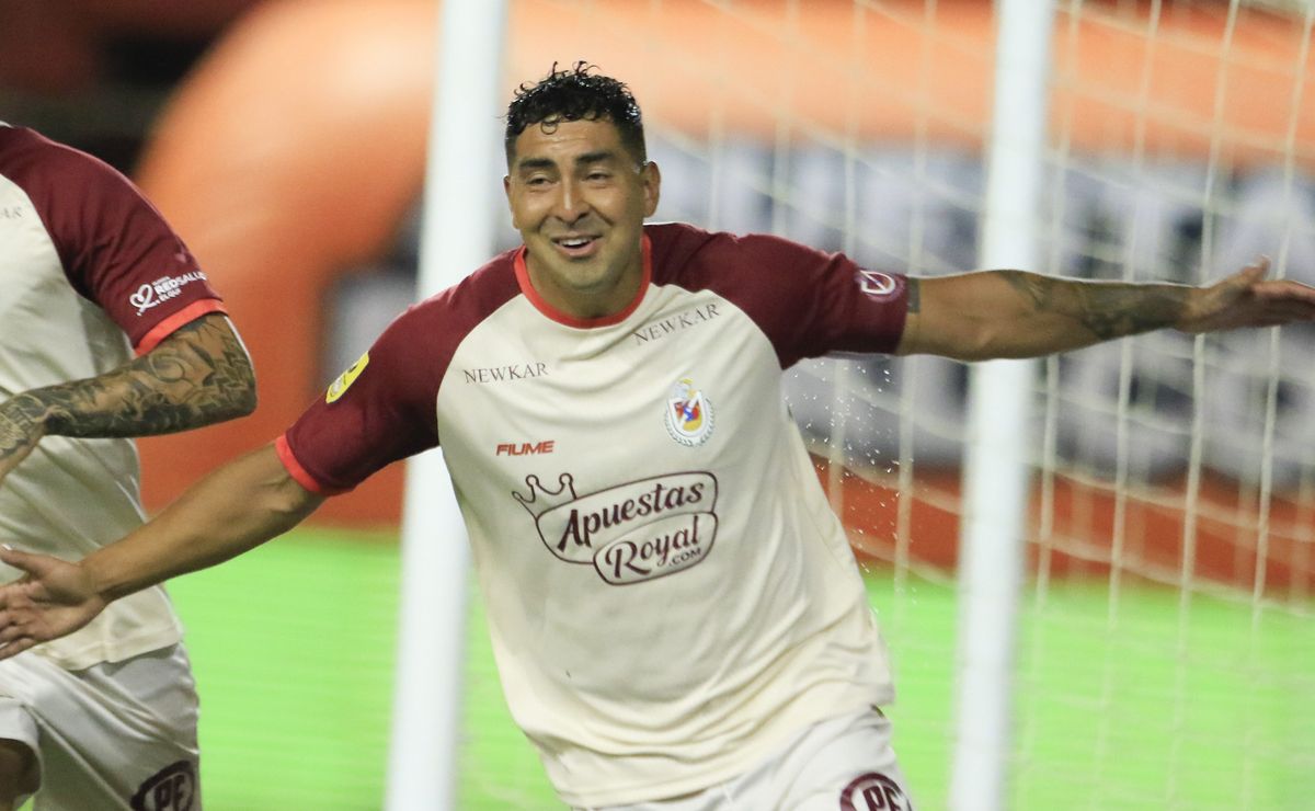 Zambombazo de Jeisson Vargas ilusiona a La Serena y condena a Calera con el descenso