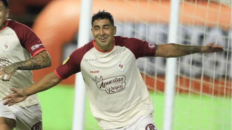 Jeisson Vargas marcó golazo y le da tres puntos de oro a La Serena