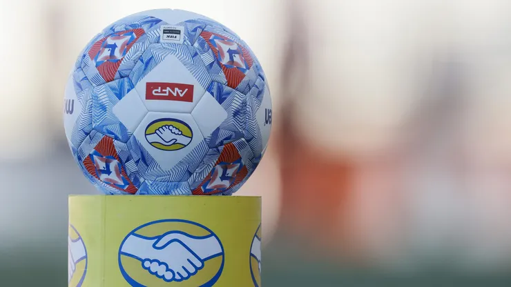 El fútbol chileno tiene a un nuevo entrenador listo para el adiós.