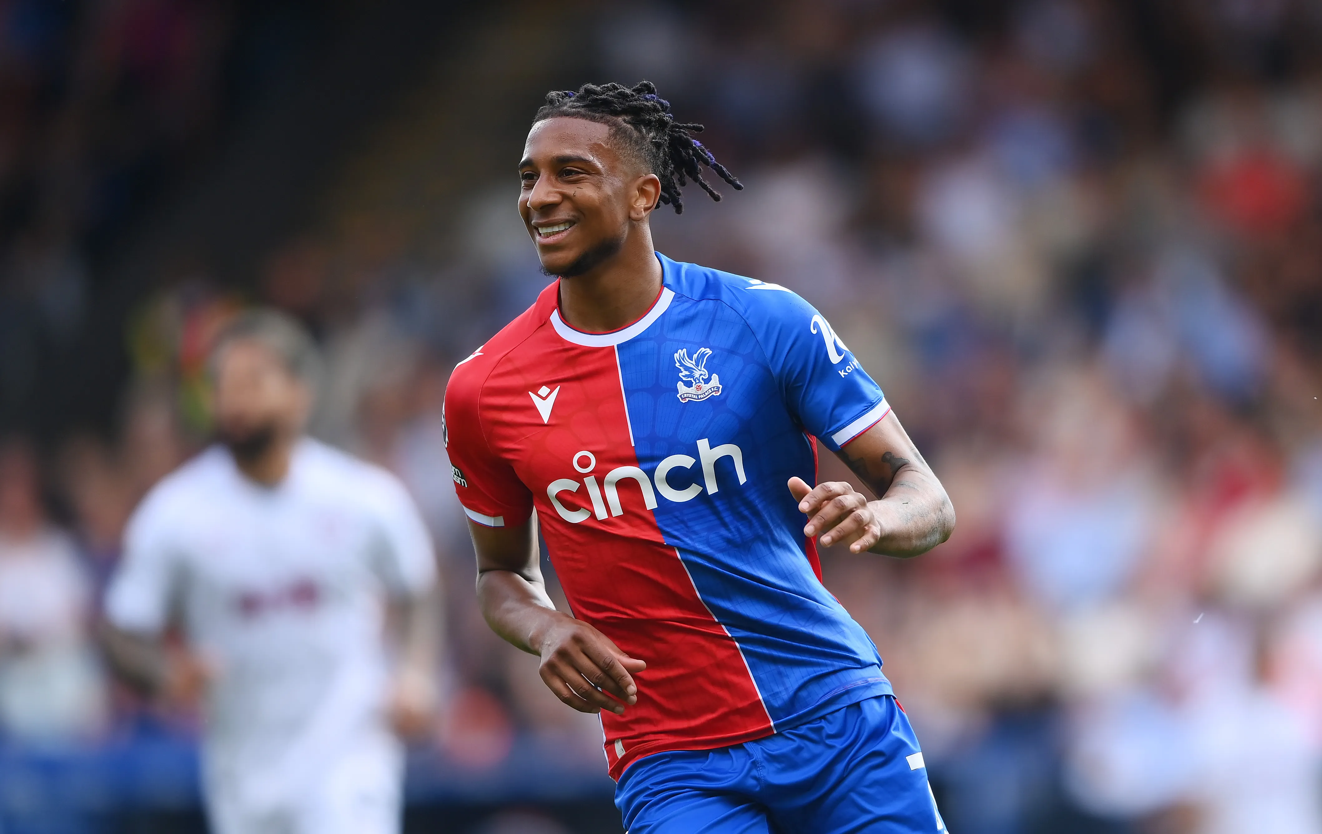Michael Olise debutó en primera división gracias al Crystal Palace y luego logró el salto al Bayern Munich (Photo by Alex Davidson/Getty Images)