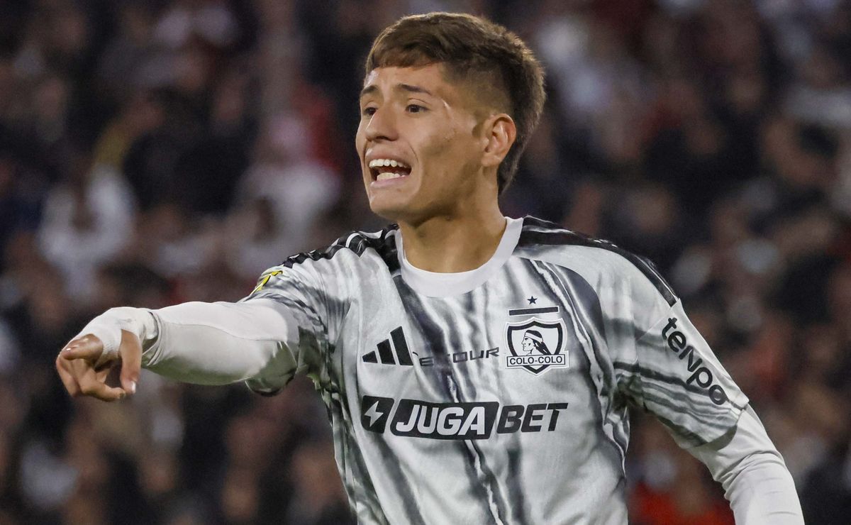 Vidal, Vozinha y el trato con el Tano Ortiz: Iván Román aborda su primer mes en Colo Colo
