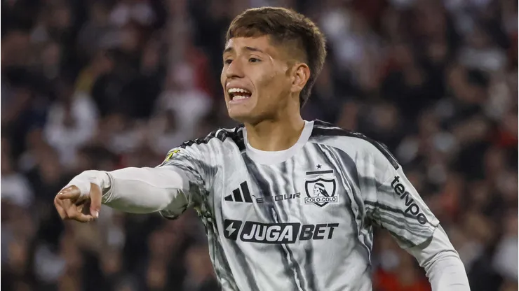 Iván Román suma cuatro partidos en Colo Colo, donde fue presentado el 12 de agosto.