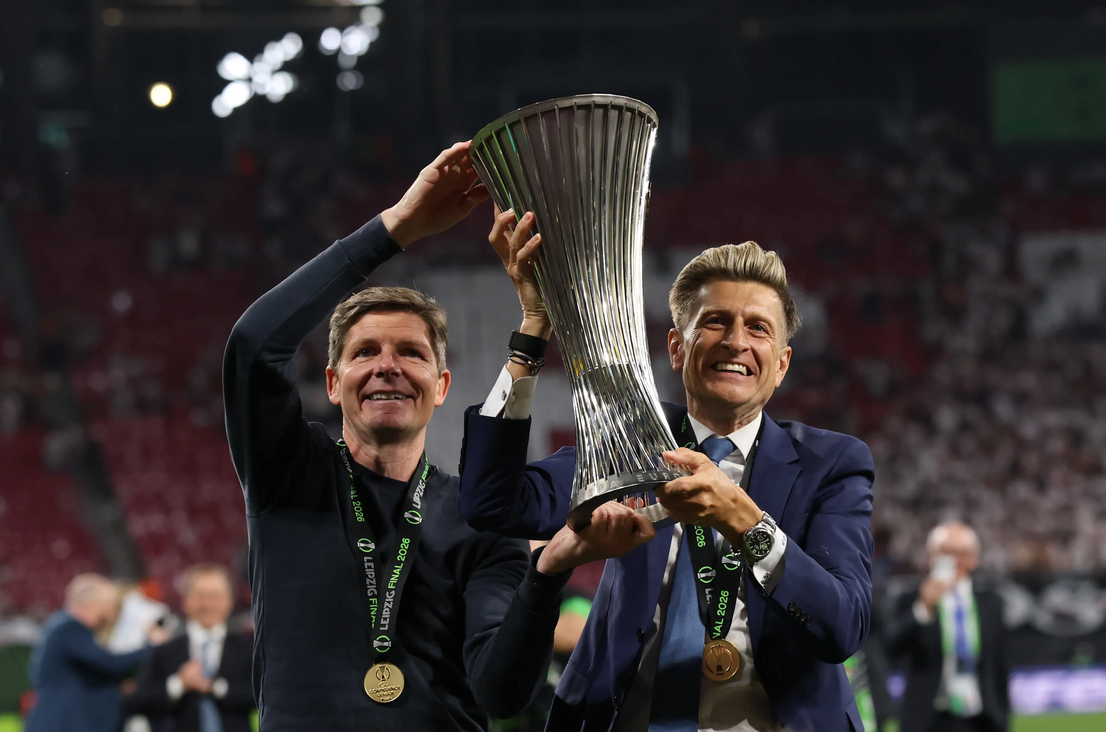 Steve Parish (a la derecha) junto al DT austriaco Oliver Glasner, quien salió de Crystal Palace y asumió en el Nottingham Forest. (Alex Grimm/Getty Images).
