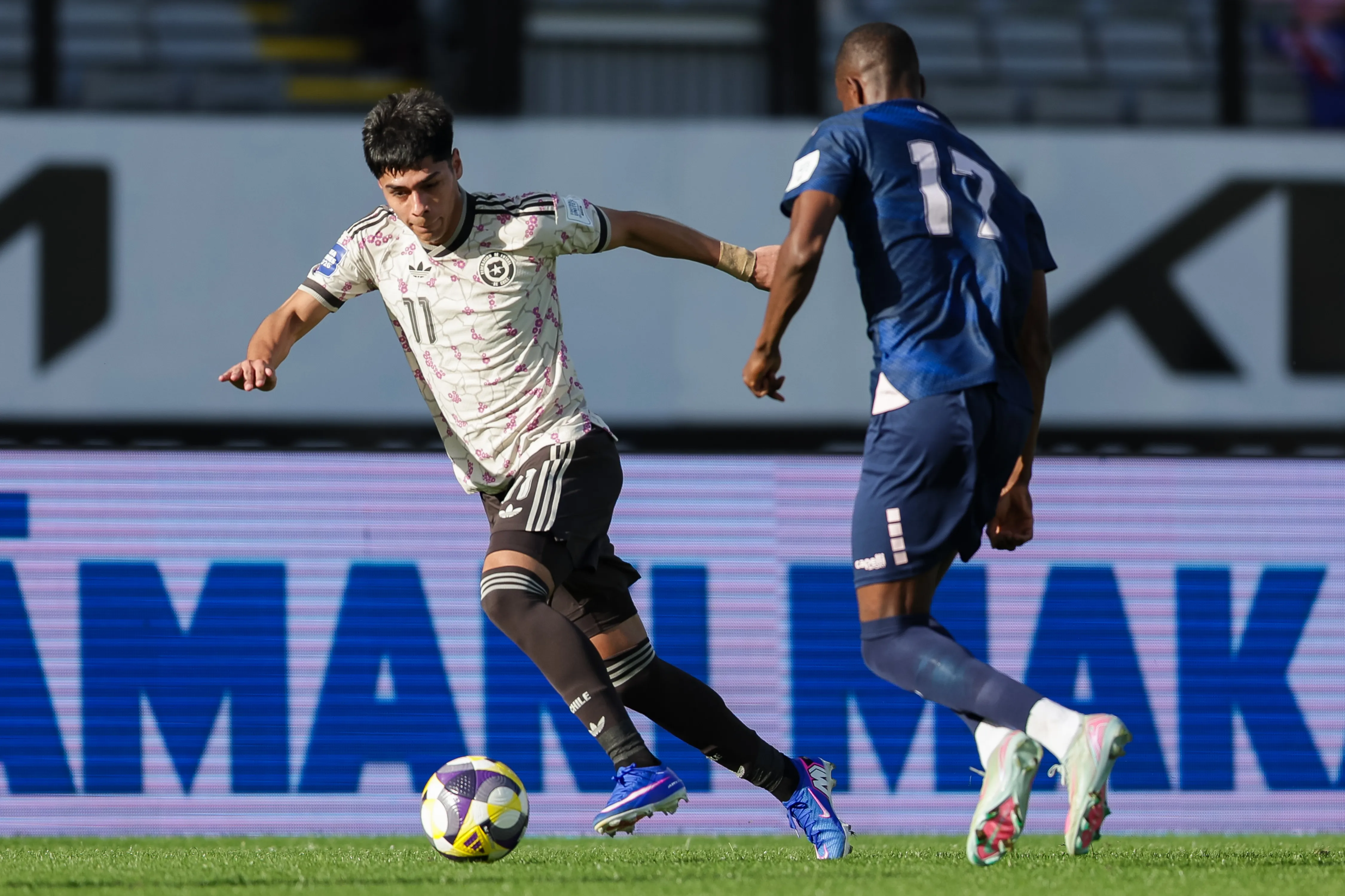 Darío Osorio en acción ante Cabo Verde. (Joshua Devenie / Photosport).
