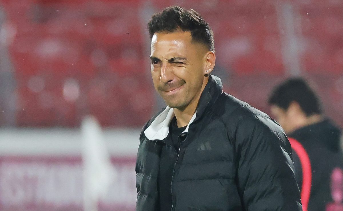 Tricampeón en Colo Colo y analiza el castigo a Javier Correa: “Tiene que aprender, pero lo libera la ventaja”