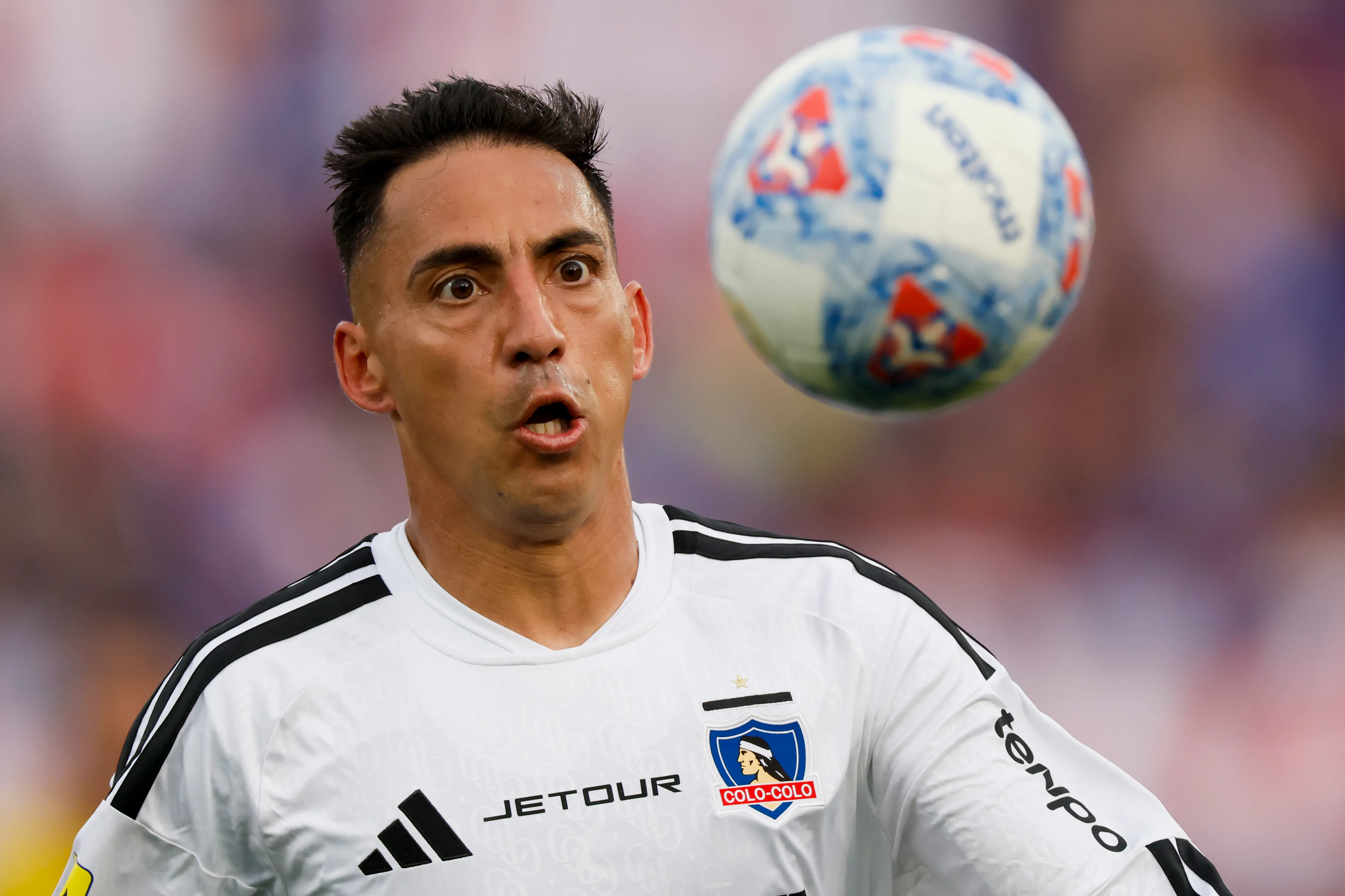 Javier Correa en acción durante el Superclásico 200. (Andrés Piña/Photosport).