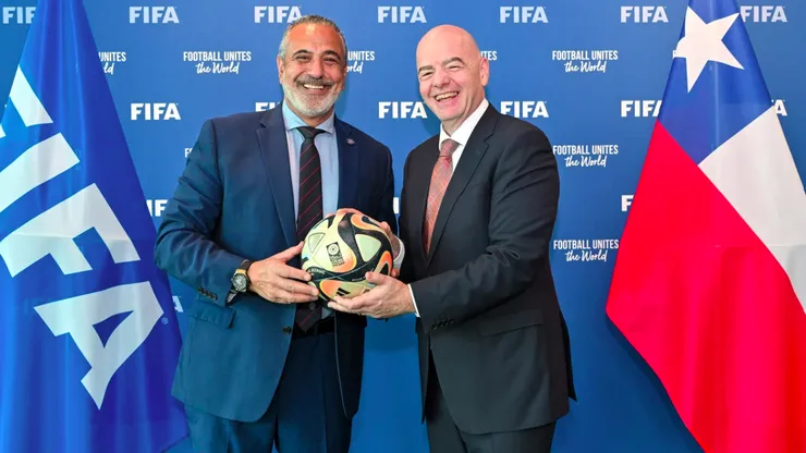 Pablo Milad y el presidente de FIFA, Gianni Infantino.