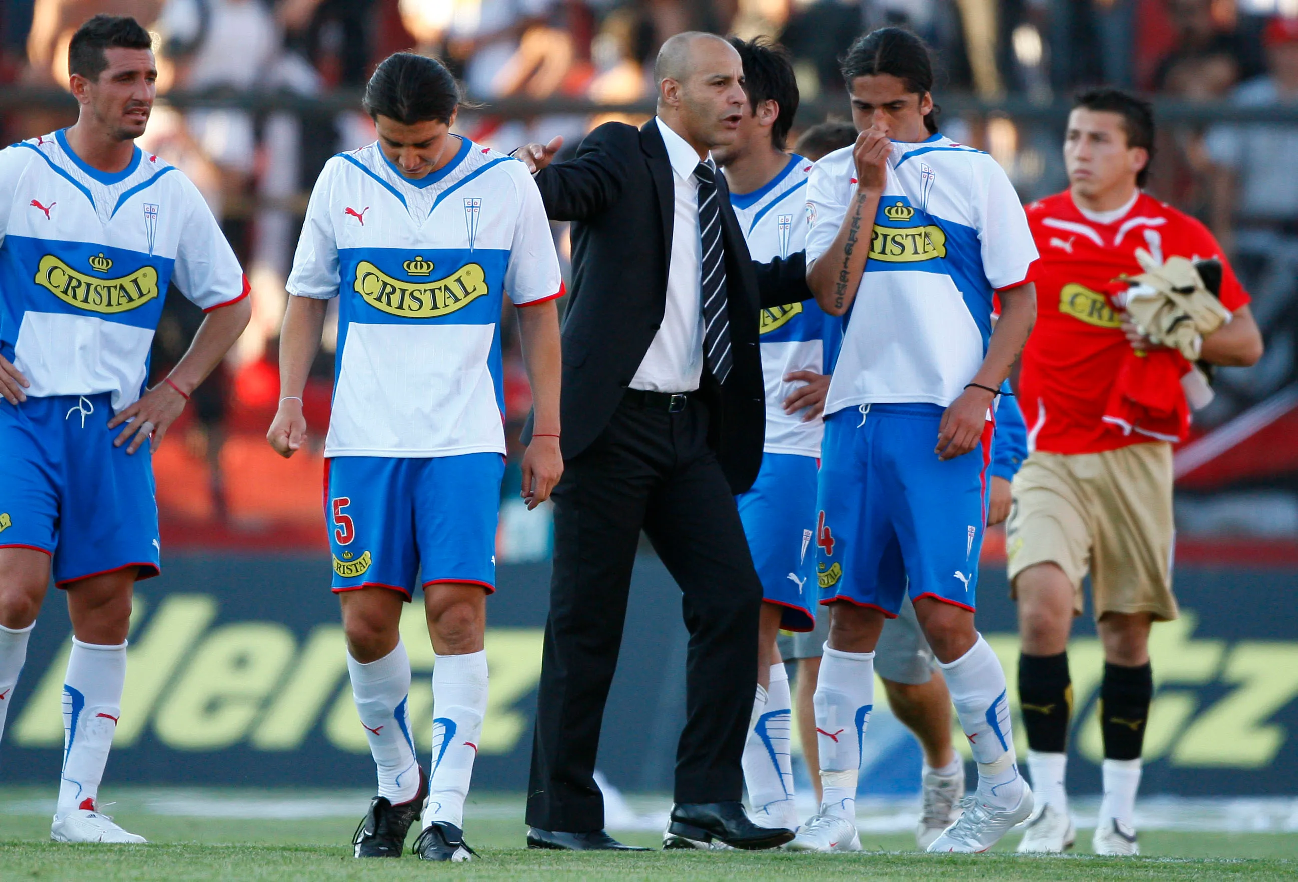 Marco Antonio Figueroa junto a Leonel Mena y David Henríquez. Más a la derecha, está Rodrigo Mannara. (Andrés Piña | Photosport).