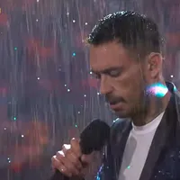 Pinilla cuenta la verdad de su voz traposa en TV: ¿Es copete?
