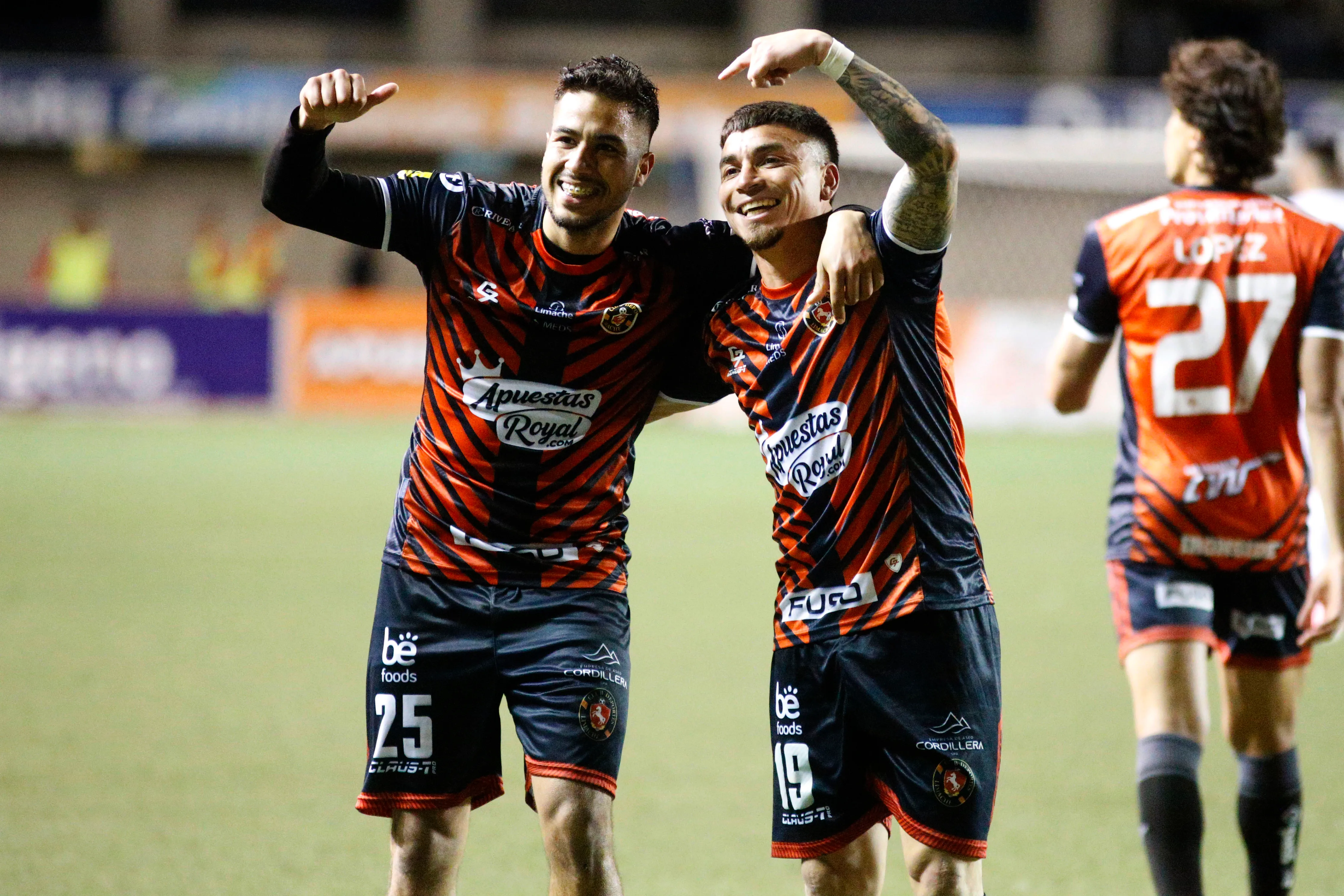 Daniel Castro le dio el mérito de su gol a Misael Llantén. (Manuel Lema/Photosport).