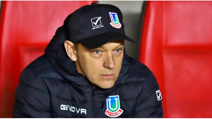 Cicotello sigue como entrenador de Unión La Calera a pesar de sus malos resultados.