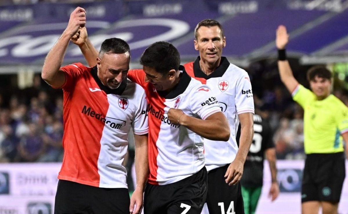Llegó septiembre y Franck Ribéry lo sabe: francés se luce bailando cueca con David Pizarro