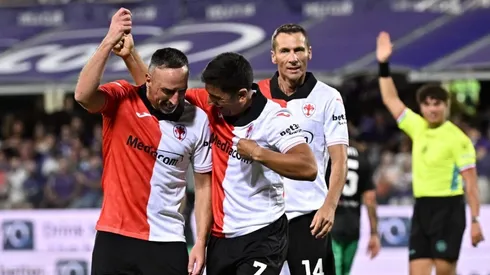 David Pizarro le enseñó unos pasos a Franck Ribéry.