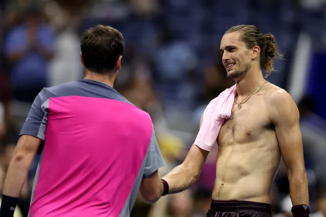 Alexander Zverev tuvo que batallar más de la cuanta para superar a Quentin Halys. Ahoar el alemán enfrentará a Alejandro Tabilo en el US Open. | Foto: Getty Images.