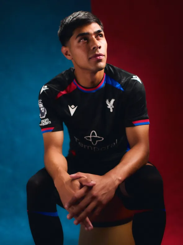 Darío Osorio con el uniforme alternativo de Crystal Palace. (@CPFC).