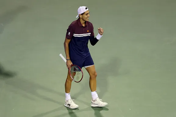 Tabilo va por el gran golpe ante Zverev por un lugar en los octavos de final.
