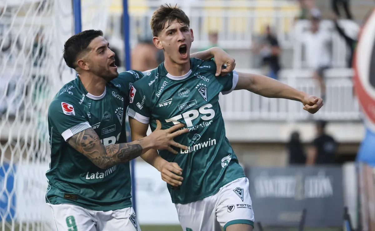 Santiago Wanderers líder de la Primera B tras vencer a Iquique Santiago Wanderers líder de la Primera B tras vencer a Iquique