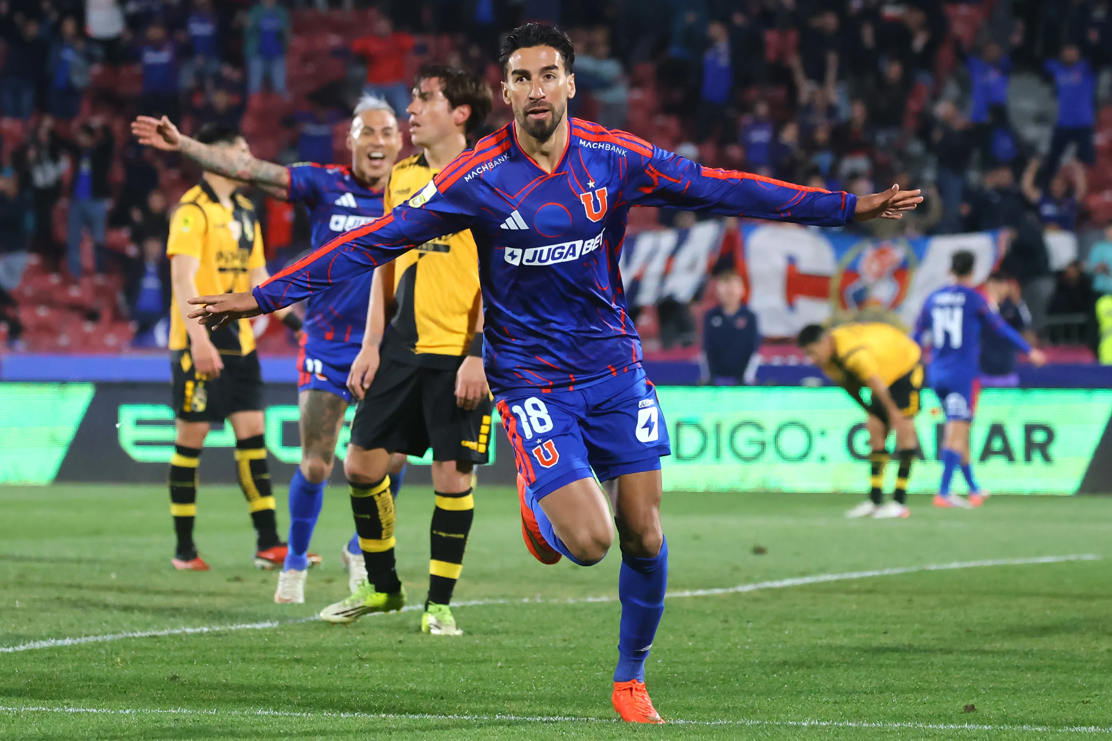 Juan Martín Lucero tuvo una noche de revanchas con la camiseta de Universidad de Chile. | Foto: Photosport.