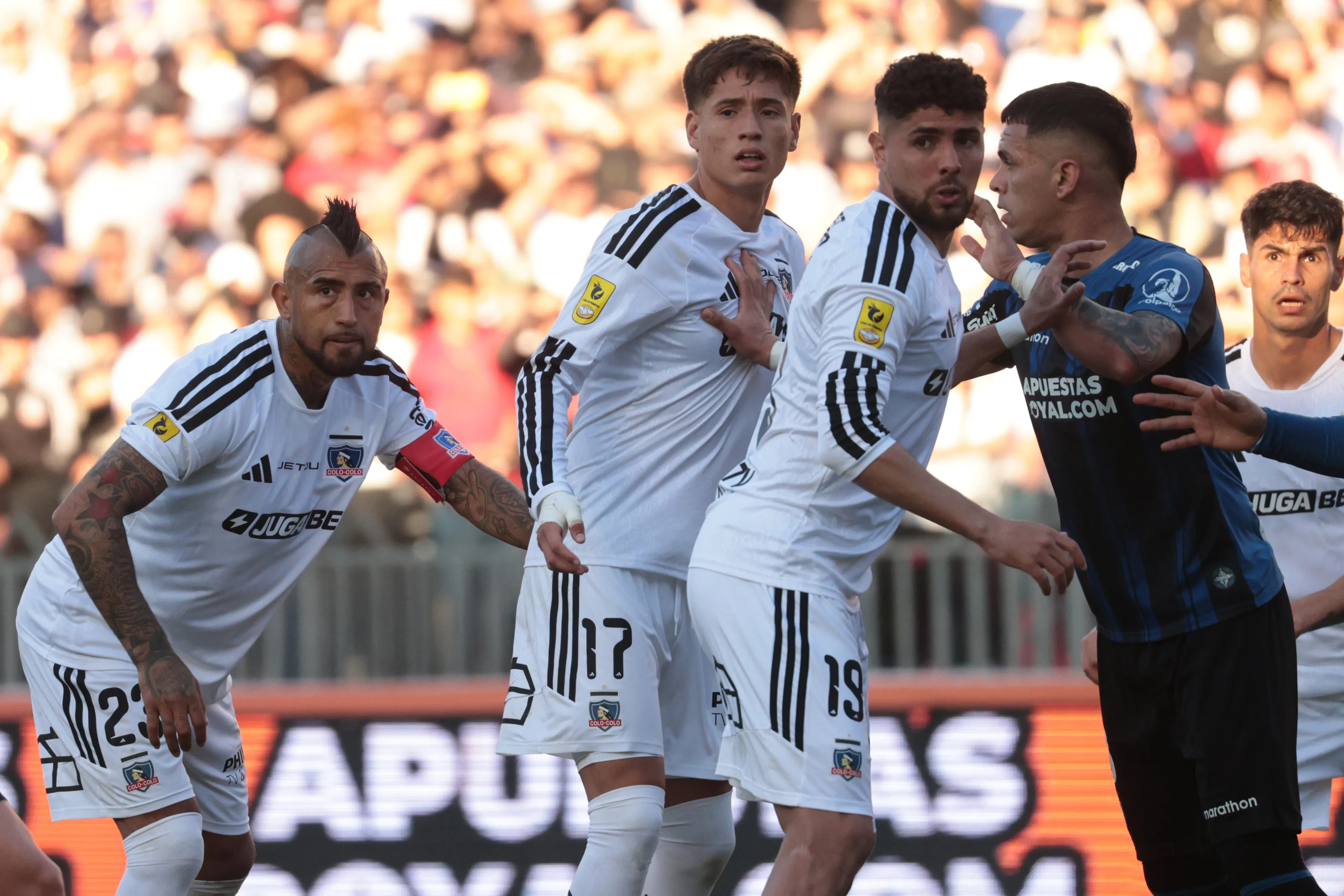 Iván Román se mete en la lucha por la titularidad en Colo Colo. Photosport