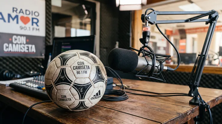 El nuevo programa deportivo de Con Camiseta se puede escuchar en Radio Amor