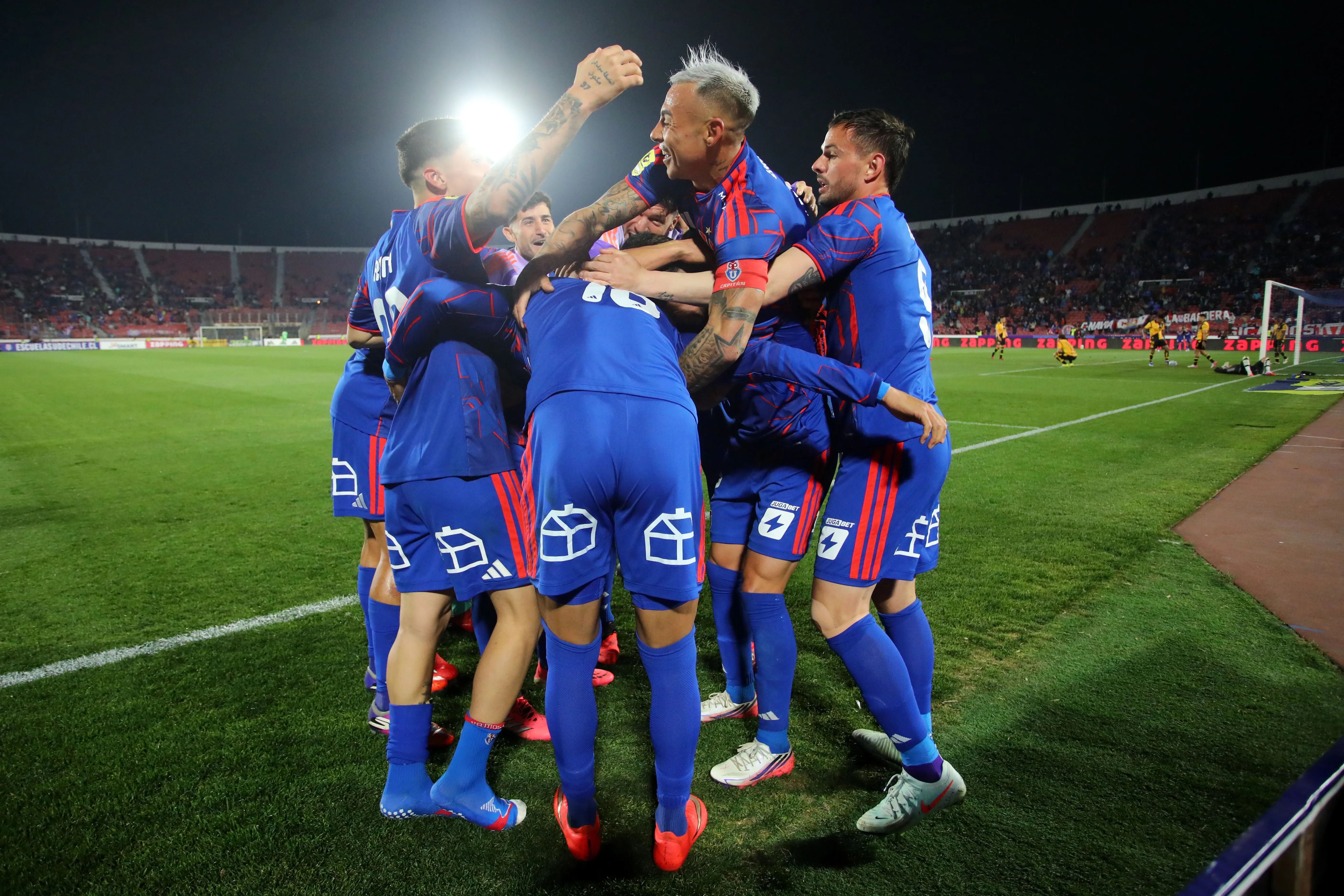 Los azules vuelven a los abrazos en el torneo. Foto: Jonnathan Oyarzun/Photosport