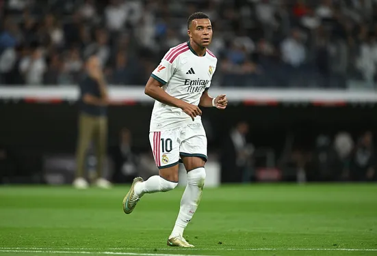 Mbappé viene de fallar un penal en los descuentos en la derrota 1-0 contra el Betis.