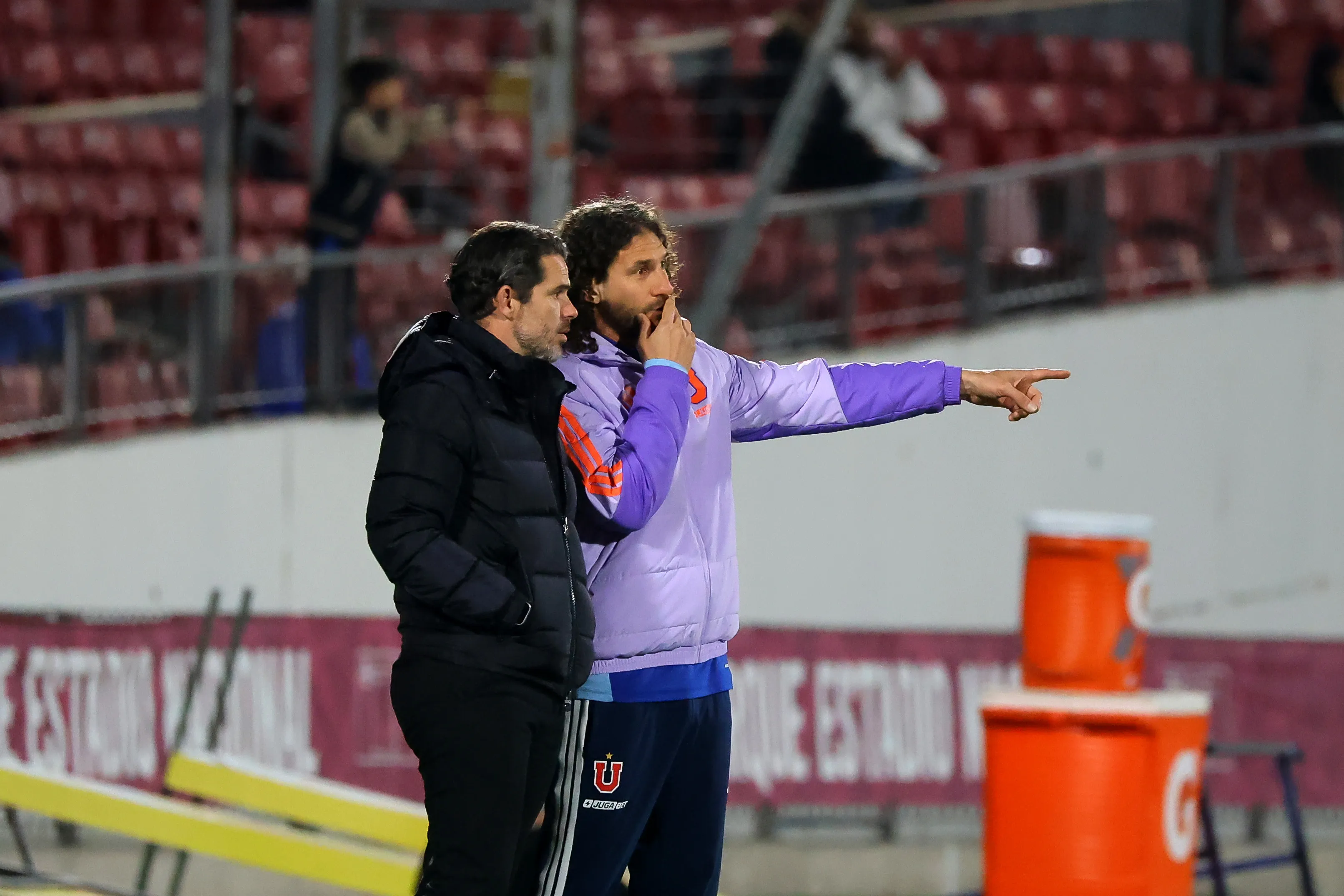 Fernando Gago tuvo que cambiar en cuatro oportunidades de esquema en la U. Foto: Jonnathan Oyarzun/Photosport