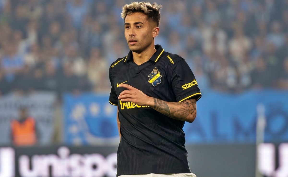 Lucas Assadi celebra en redes su estreno en el AIK de Suecia: lo saluda hasta un ex Colo Colo