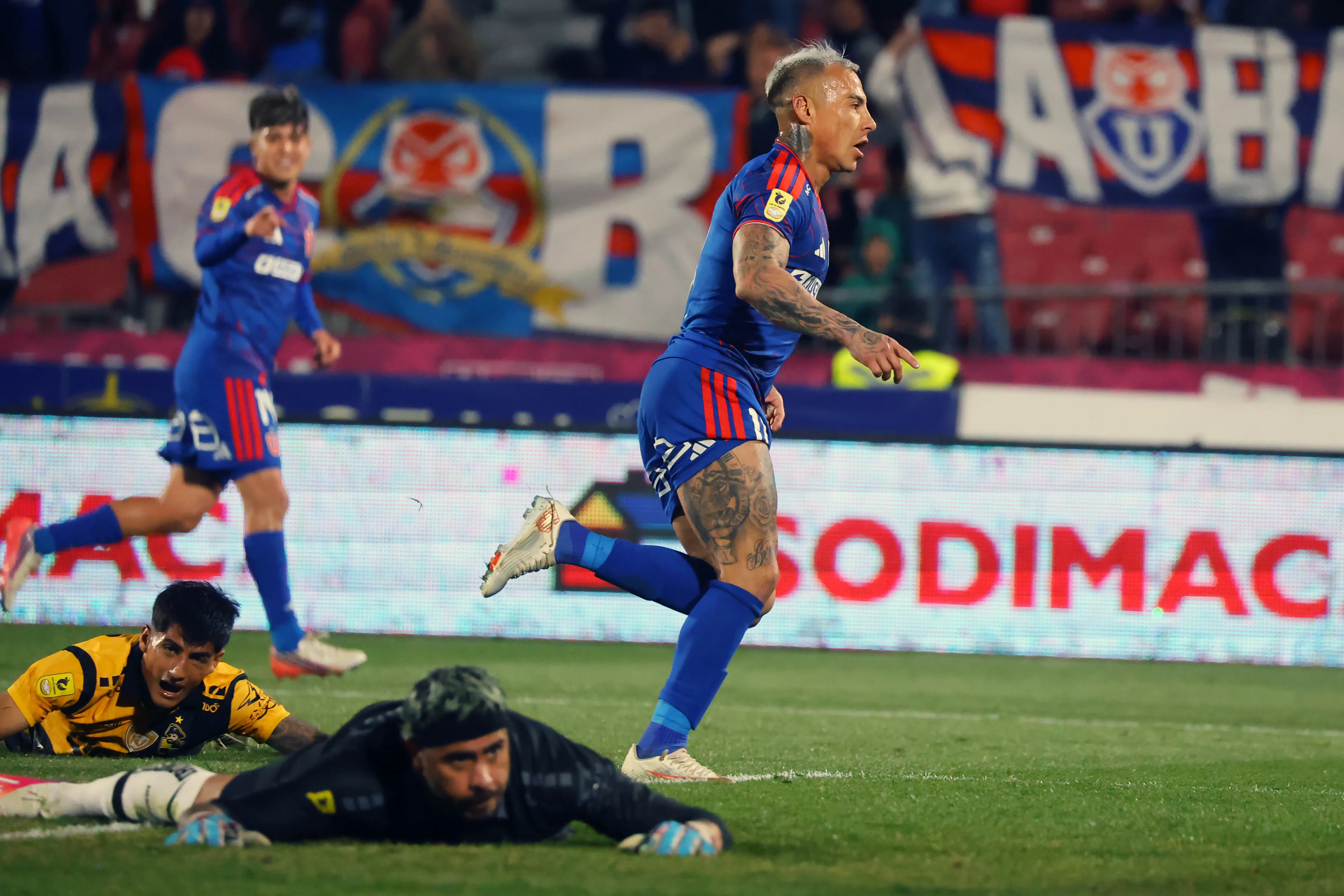 Eduardo Vargas sigue en racha goleadora en la U. Foto: Jonnathan Oyarzun/Photosport