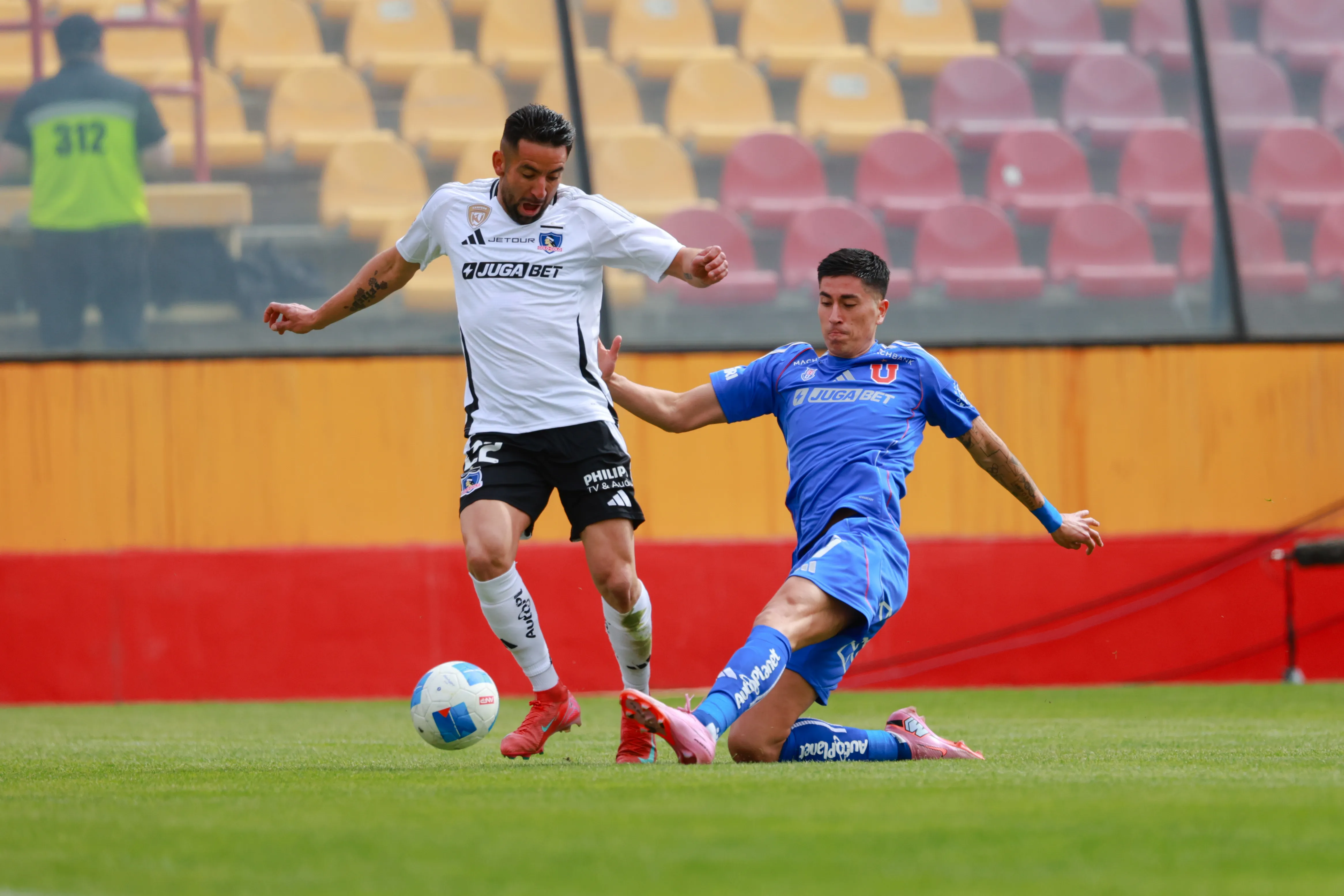 Mauricio Isla se retiró del fútbol: su última camiseta fue la de Colo Colo