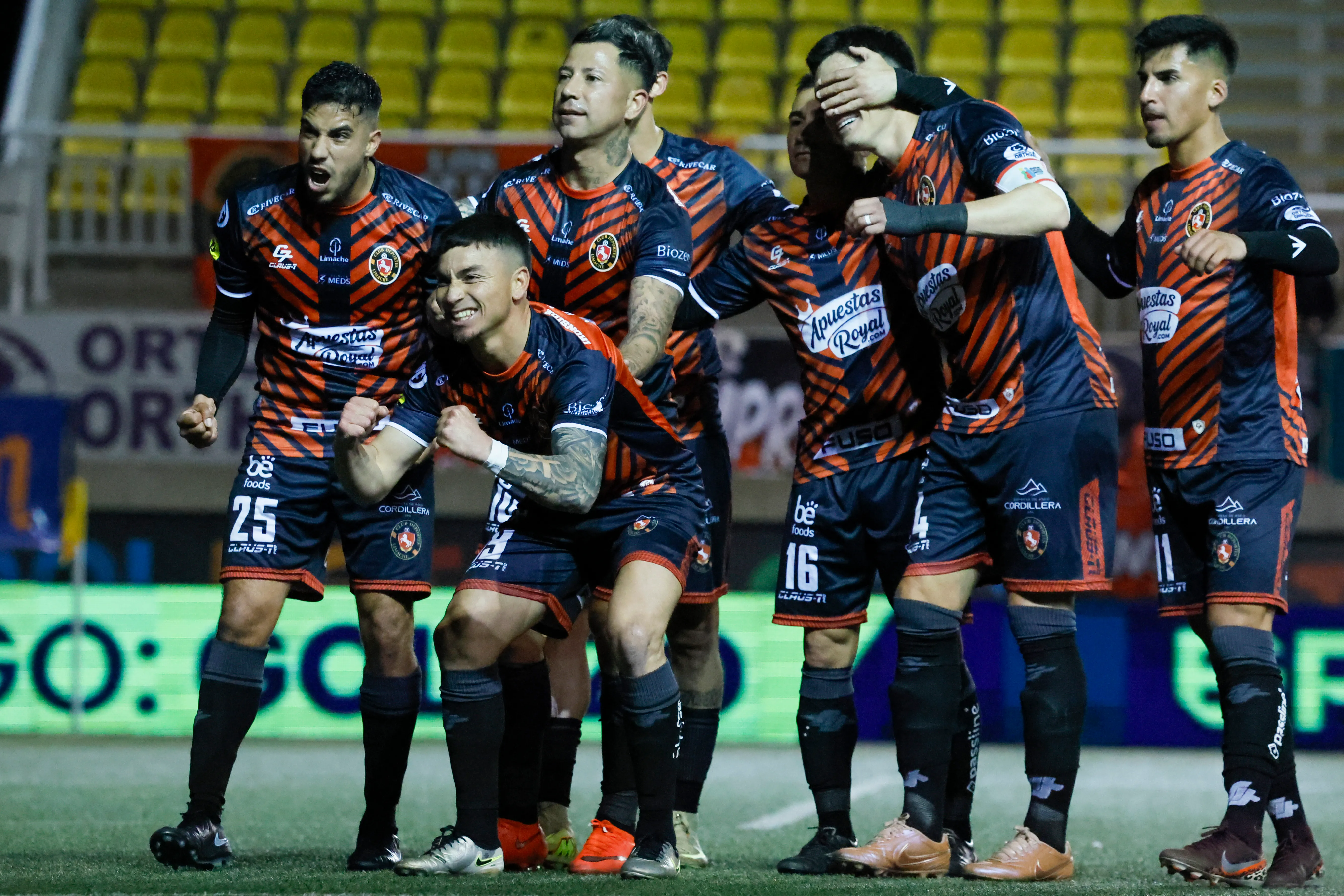 “Popín” Castro celebró en dos oportunidades ante Cobresal. Foto: Andres Pina/Photosport