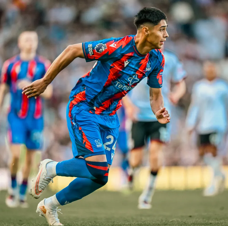 Darío Osorio en su estreno vs el Fulham. (Foto: @CPFC).