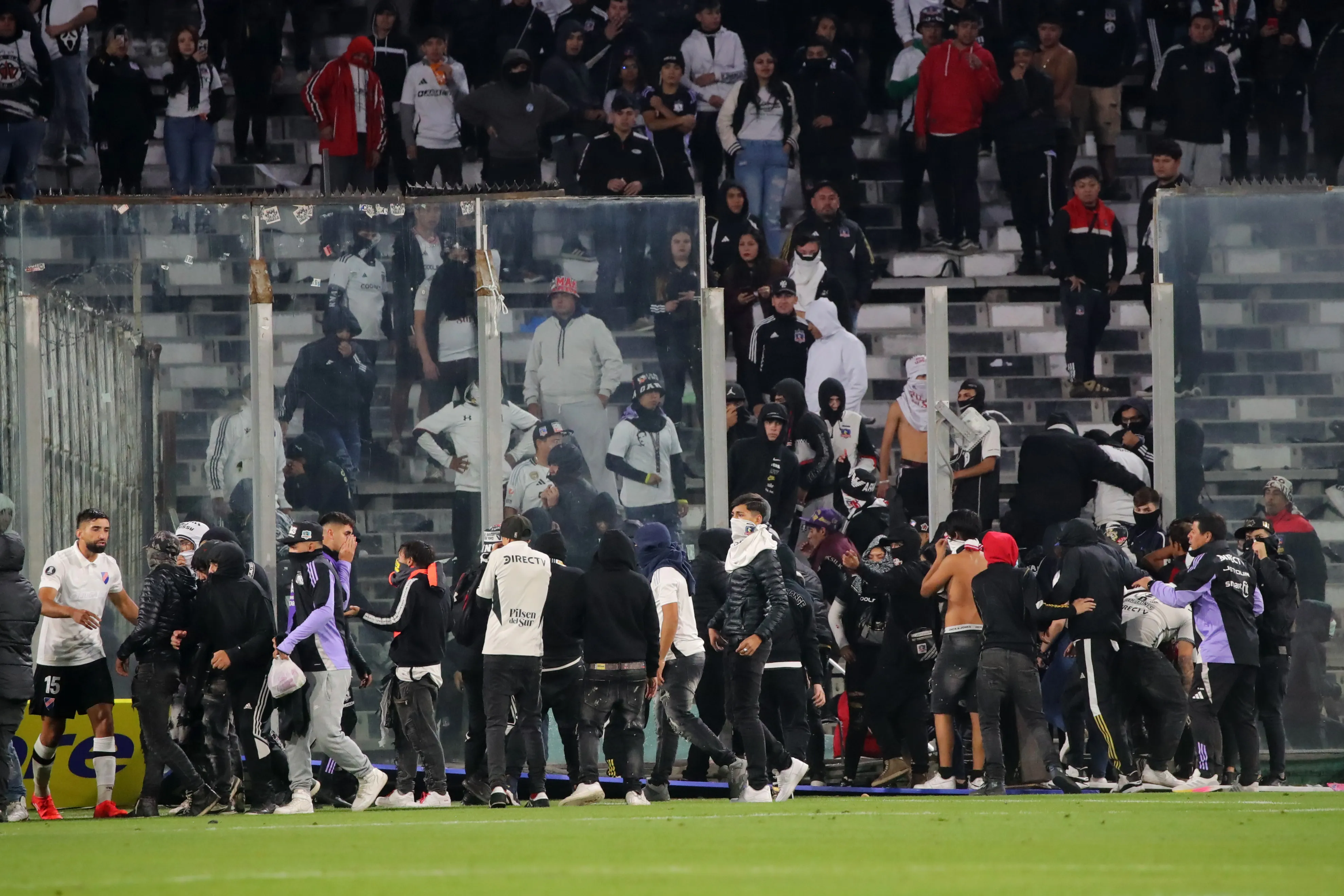 Colo Colo todavía arrastra la sanción de los incidentes ante Fortaleza. Imagen: Photosport