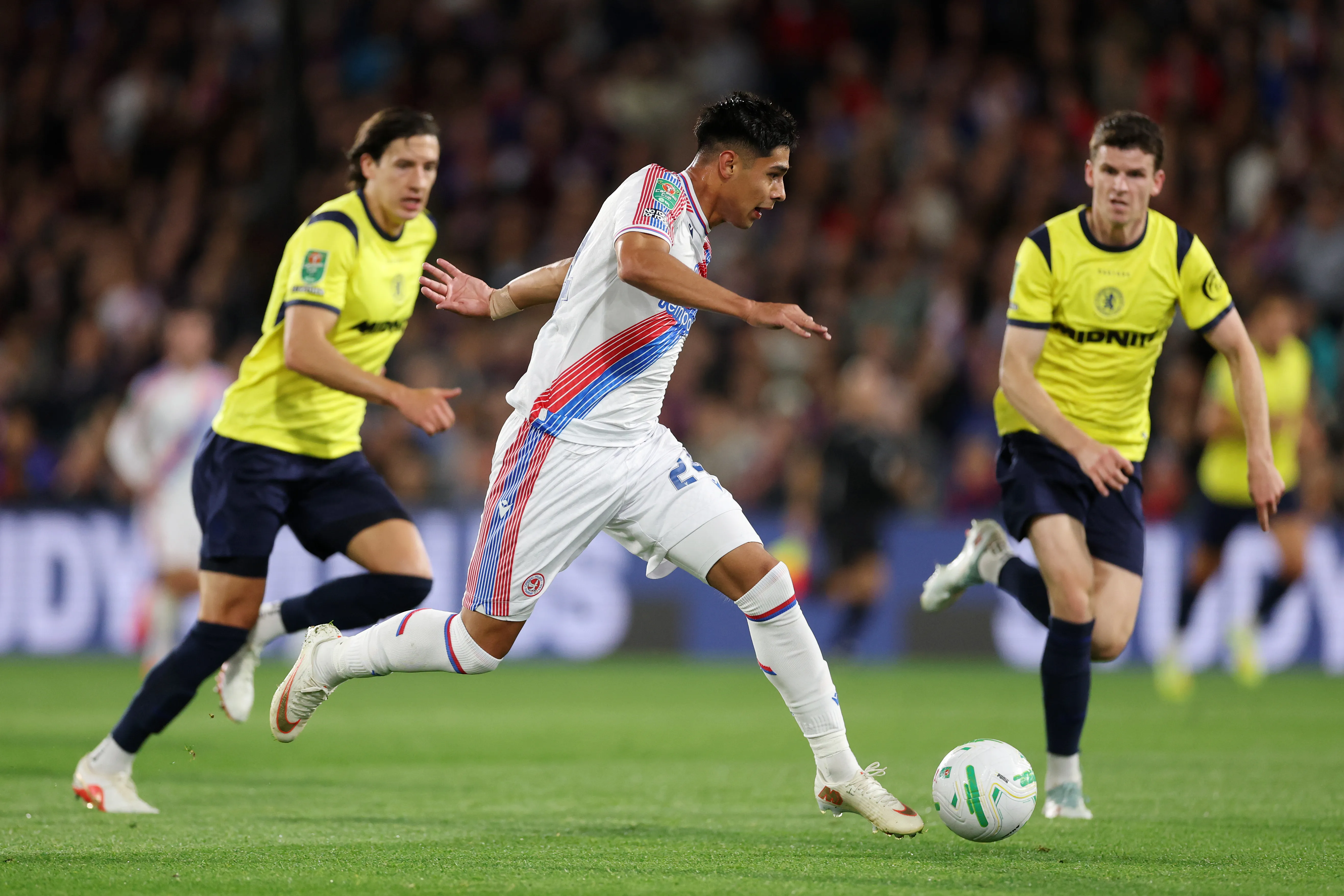 Darío Osorio jugó 58 minutos en su primer partido como titular en el Palace. | Foto: Getty Images.
