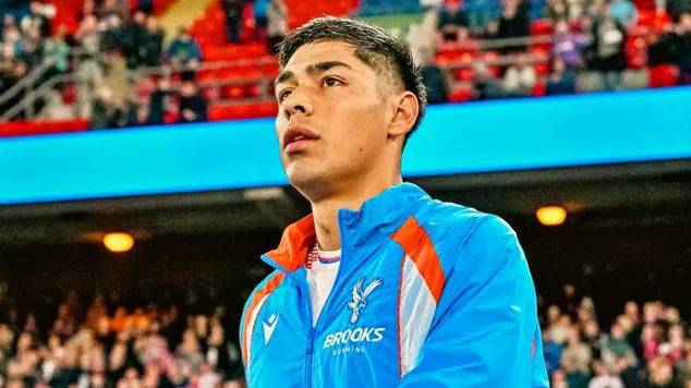 El chileno debutó en la Premier League y luego fue titular en la Copa de la Liga.