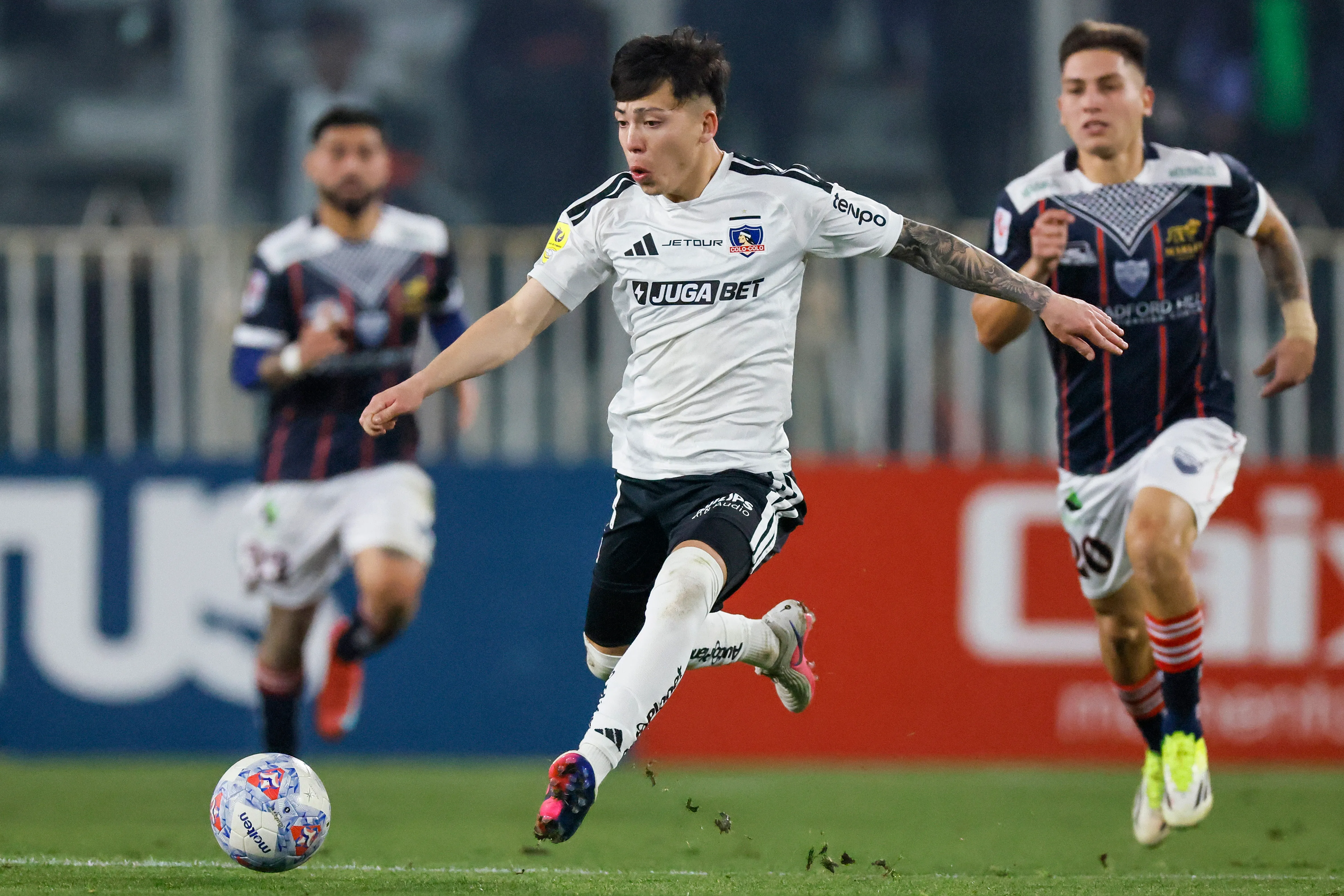 Leandro Hernández tiene contrato con Colo Colo hasta 2028. | Foto: Photosport.